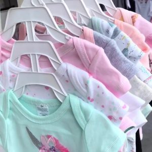 ¿Es mejor comprar ropa de bebé con botones o con cierres?插图