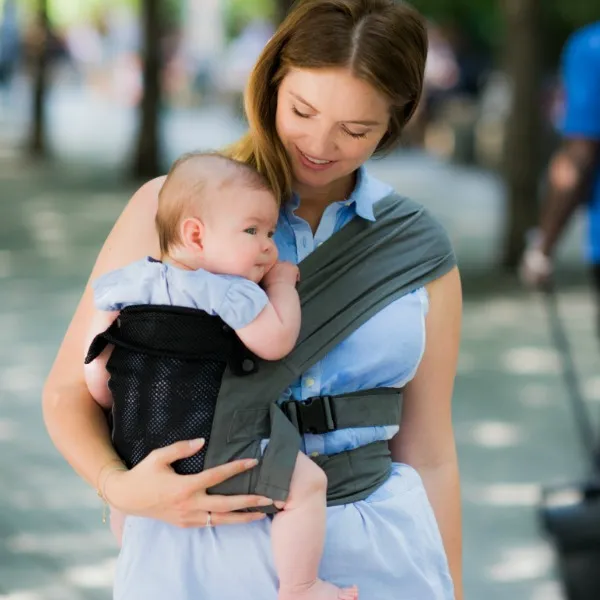 when can baby forward face in carrier?